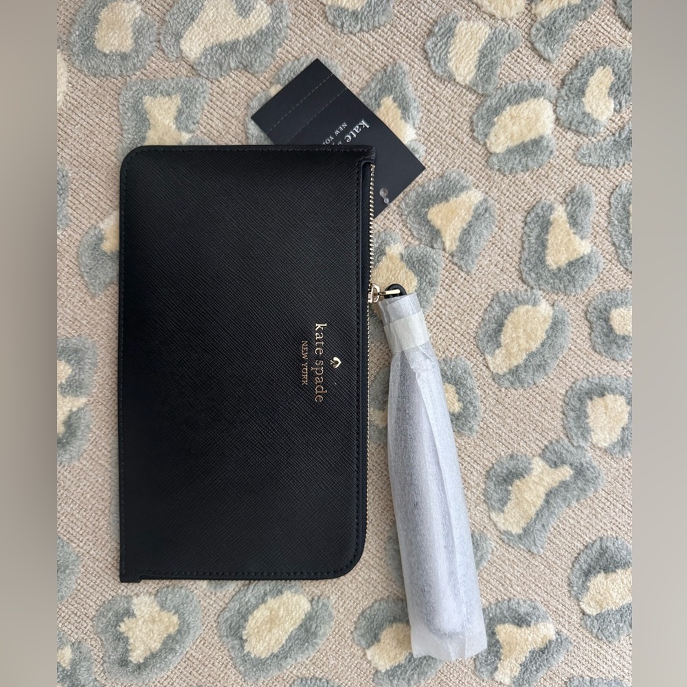 Kate Spade medium wristlet wallet
